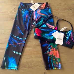 Fabletics matching set! Bottoms XS/4- Top is M8 and is reversible.